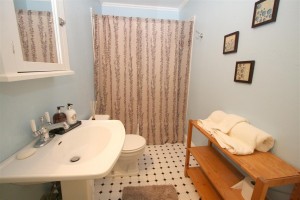 bathroom (Medium)